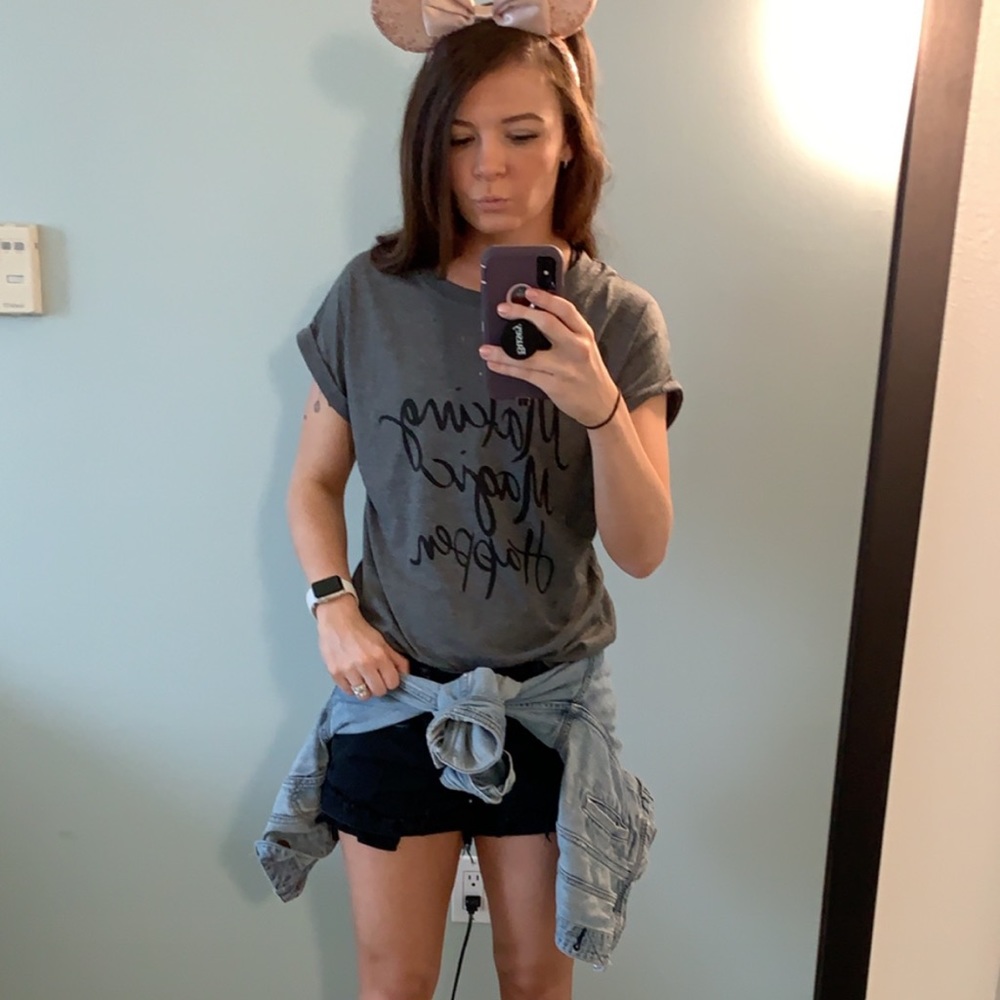 Making magic happen tshirt! Worn 1 time to Disney!